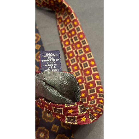 Tommy Hilfiger Silk Tie – Navy Medallion Pattern ⎯ Italian Print, Made in USA - Picture 3 of 4